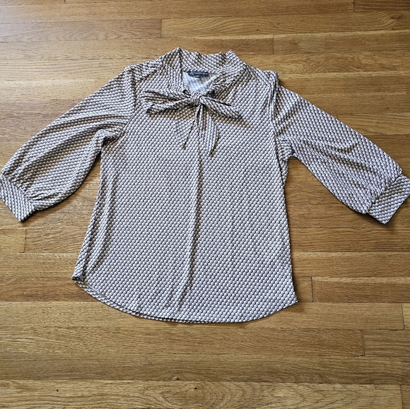 Adrianna Papell Tied Bow Front Stretchy Tan Chevron Print Top Women's Size Large - Picture 4 of 11